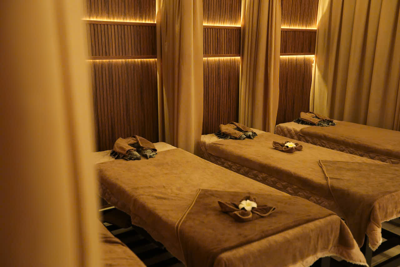 Phòng trị liệu với các giường massage yên tĩnh